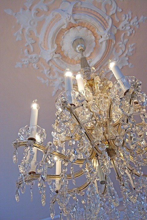 Chandeliers Designed for High Ceilings and Grand Entries