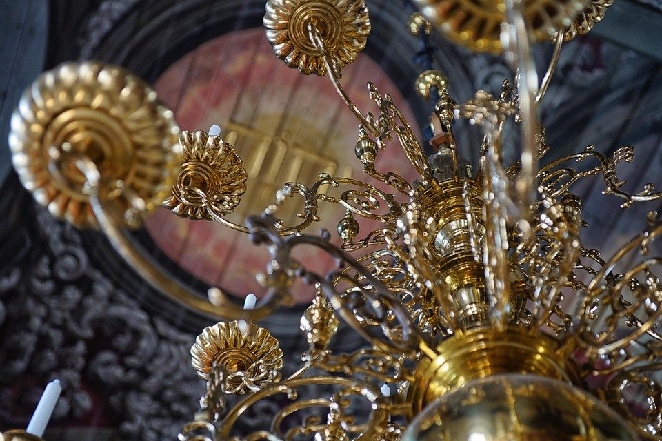 The Most Stunning Crystal Chandeliers of 2025