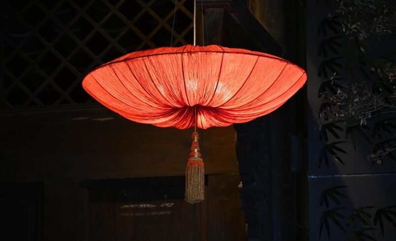 Combining Decorative Lights with Mirrors for a Spacious Look