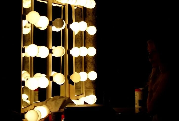The Top Trending Wall Mirror Styles This Year