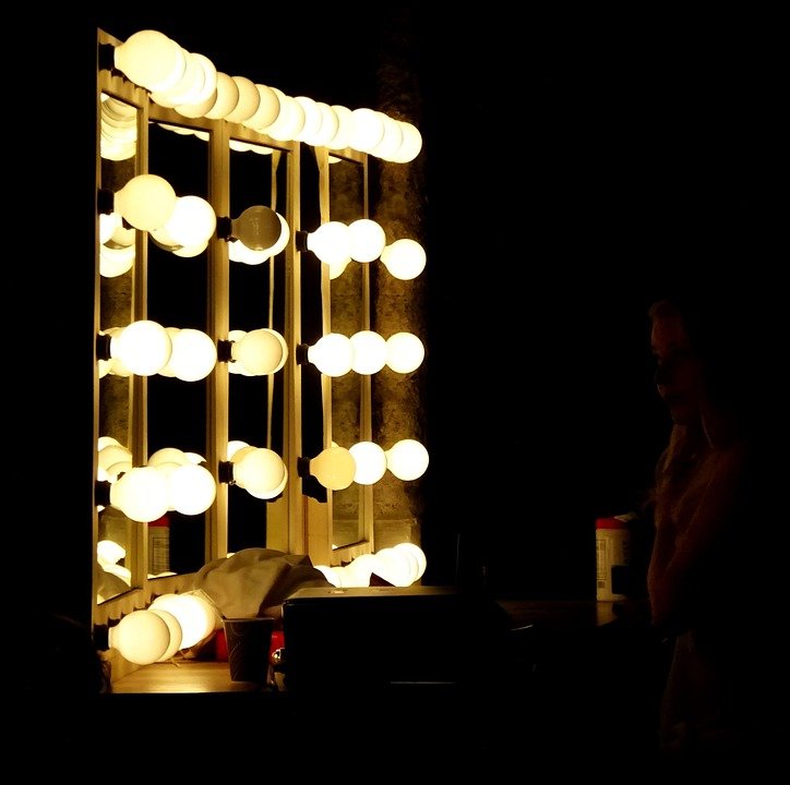 The Top Trending Wall Mirror Styles This Year